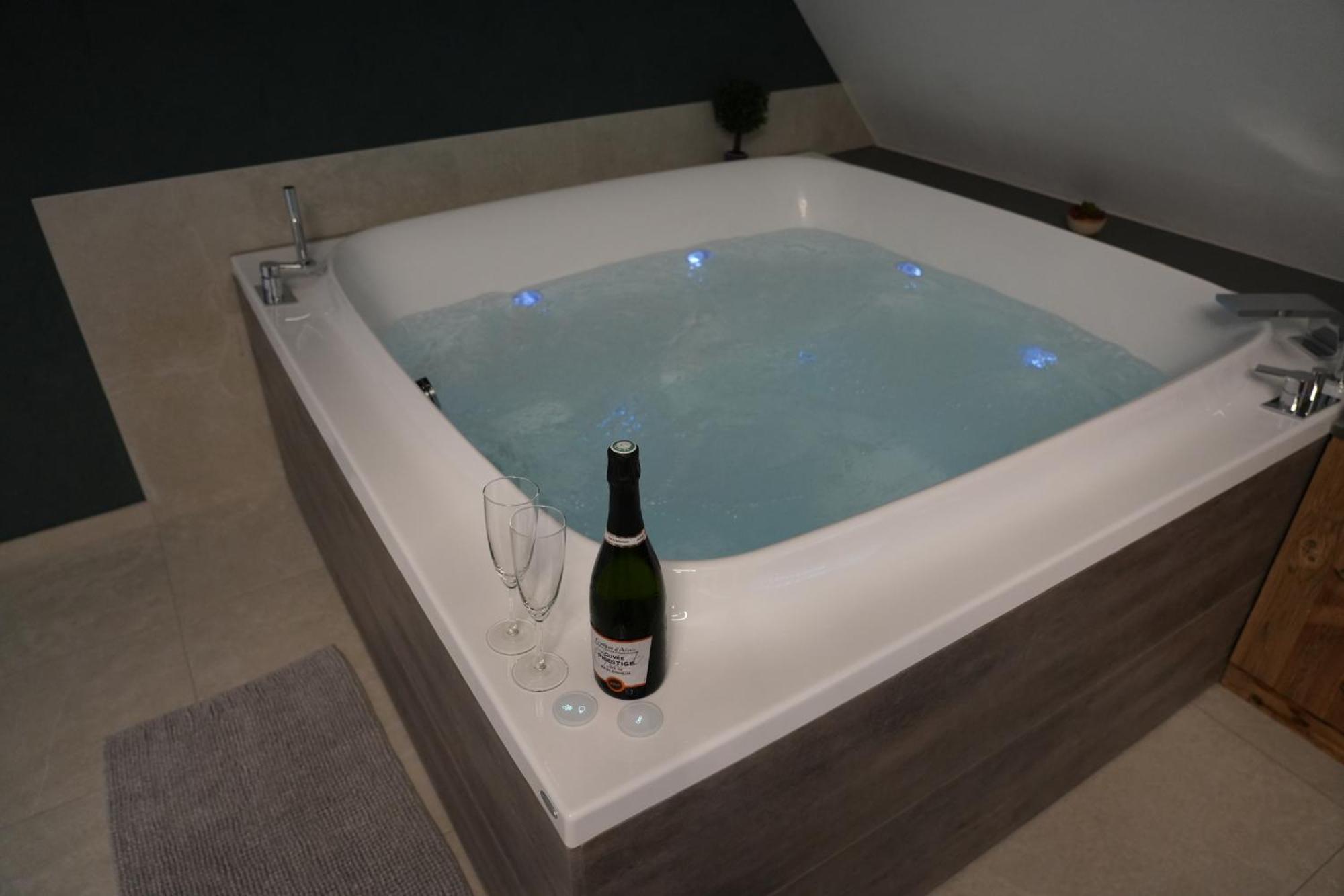 Gite Spa L'Atelier Emile - Spa Privatif - 5 Min Colmar Sainte-Croix-en-Plaine Номер фото